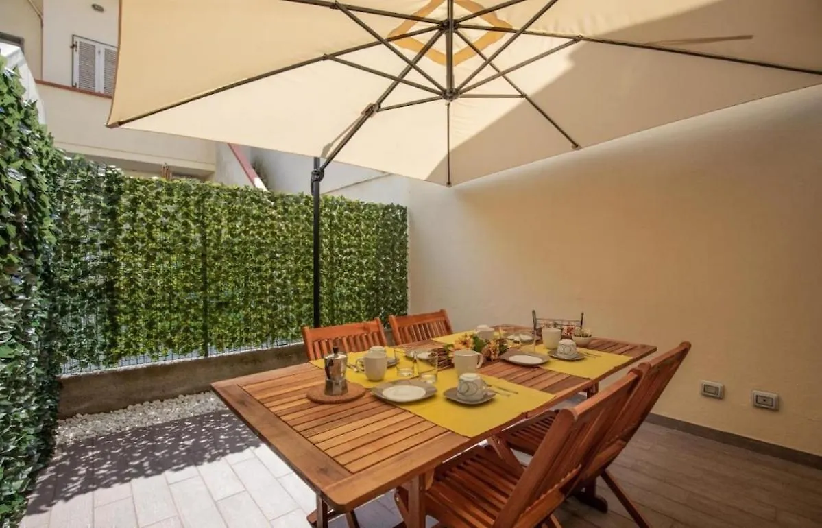 Gold Apartment Viareggio 0*,