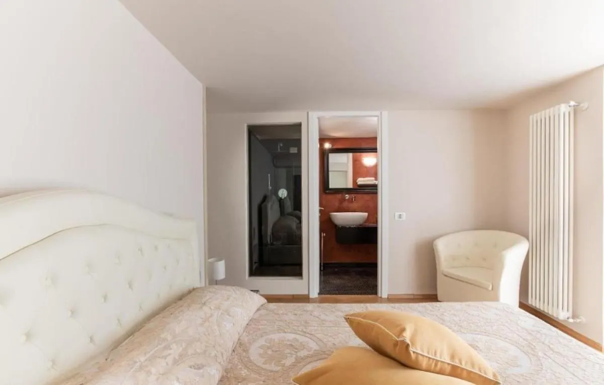 Gold Apartment Viareggio Italy