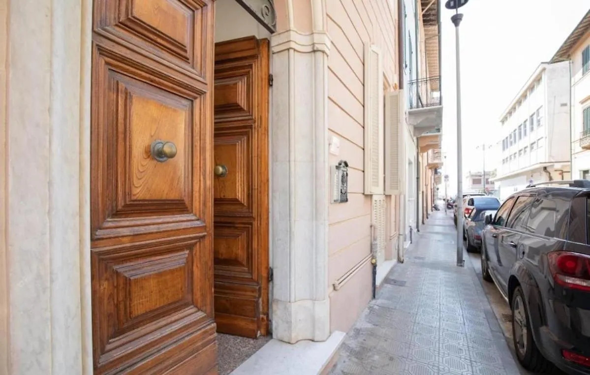 Gold Apartment Viareggio 0*,  Italy